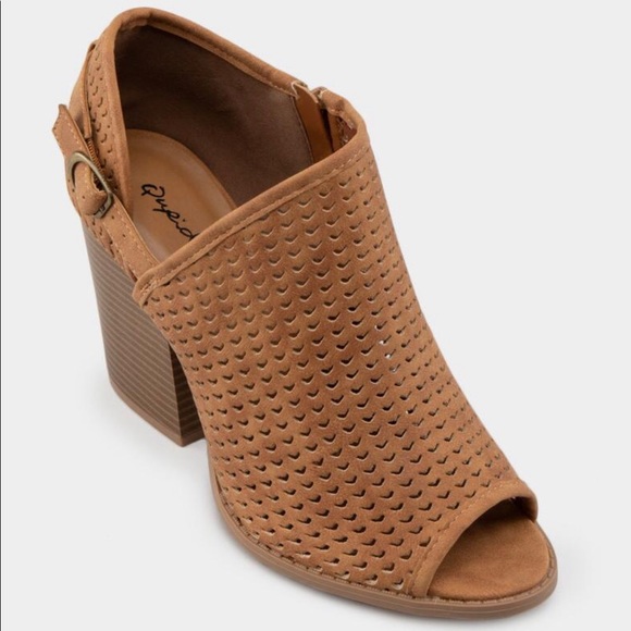 Shoes - Tan Perforated Booties💛✨